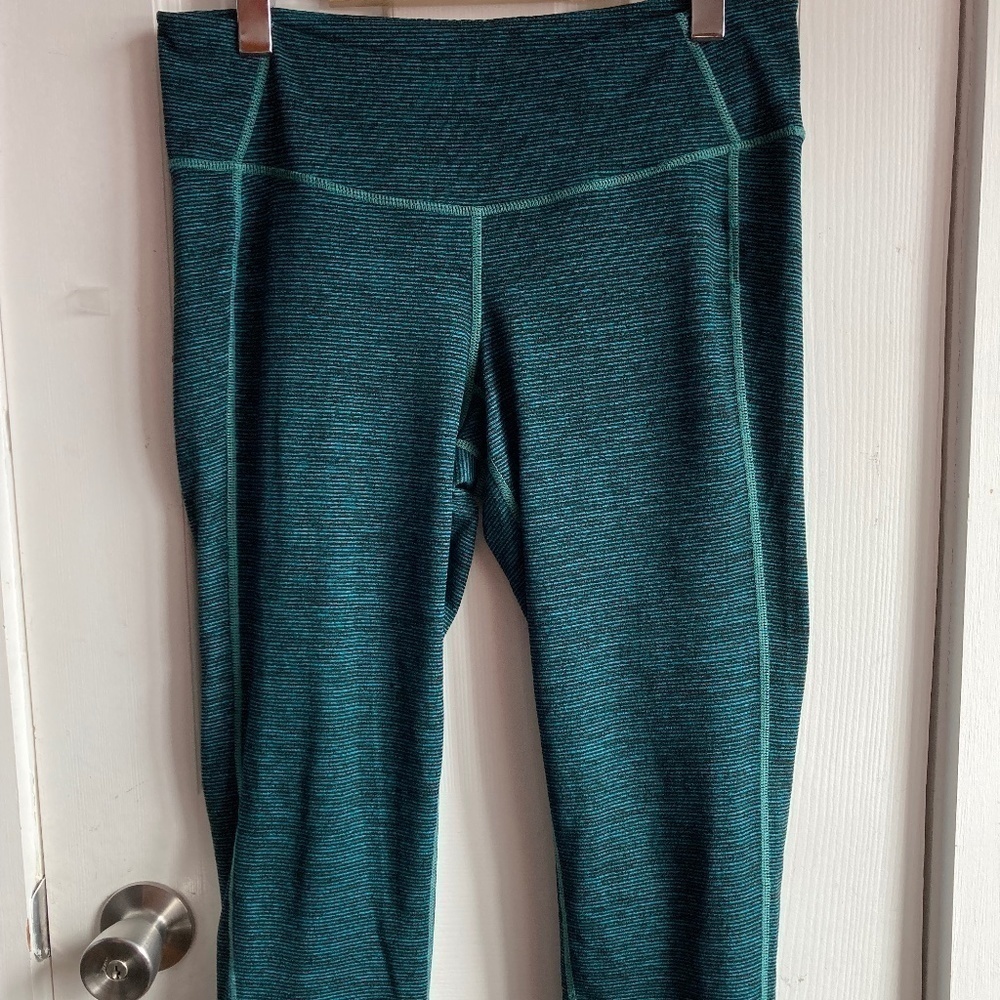 OLD NAVY ACTIVE CROPPED LEGGINGS SIZE LARGE